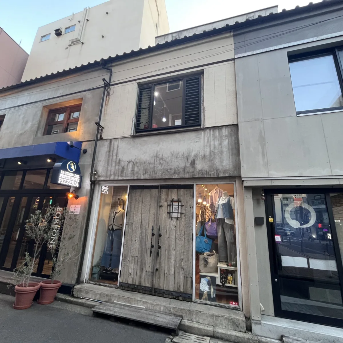 こんな長屋にあるネイルサロン